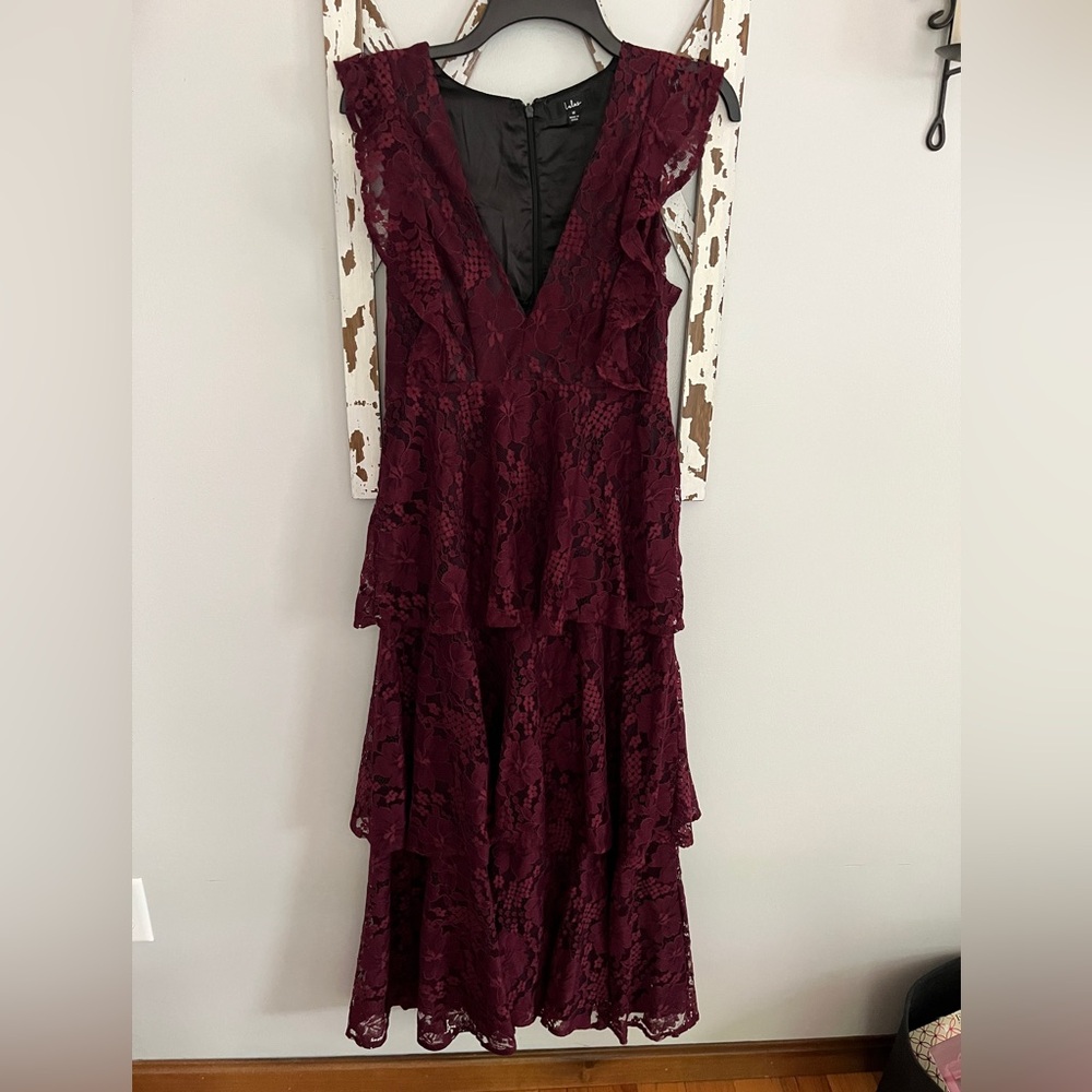 Lulus Molinetto Burgundy Lace Ruffled Tiered Sleeveless Maxi Dress Size M EUC